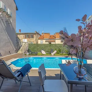 https://deluxe-gladiators-house.in-istria.net